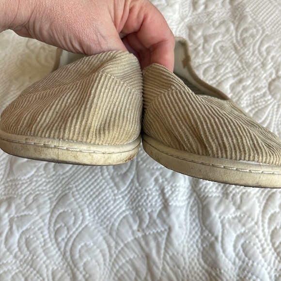 Flash sale! $5 Size 10 Roxy Pier corduroy slip on shoes. - Picture 4 of 5